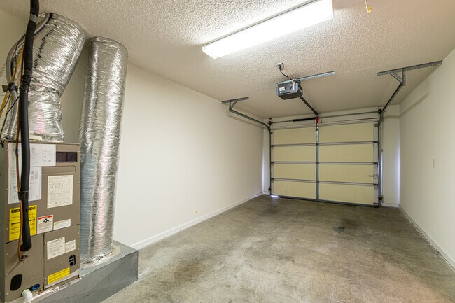 Building Photo - 906 Mercer Dr