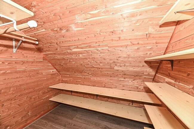 Building Photo - 118 W Reservoir Ave