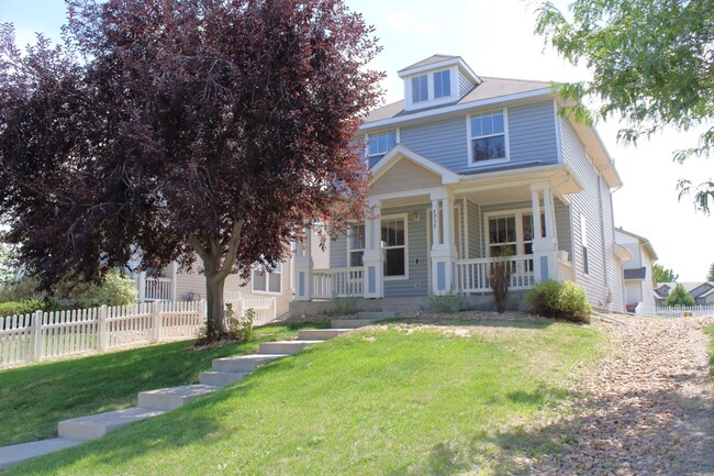 Primary Photo - Updated 3bed/2.5bath/2car garage across fr...