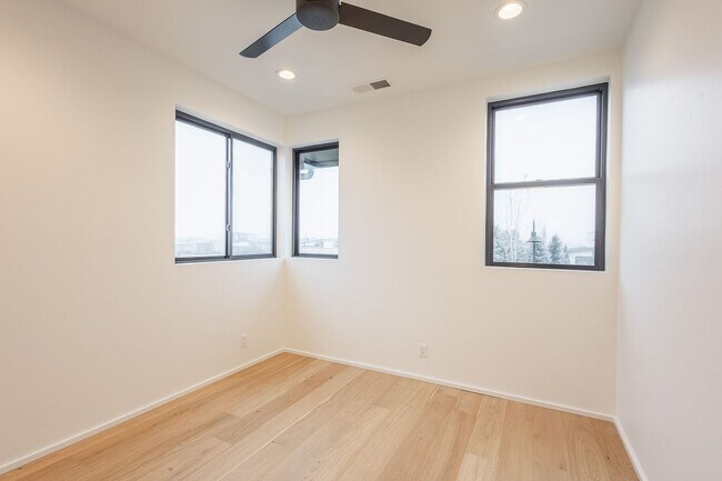 Building Photo - Brand New Townhouse in Luxury Neighborhood