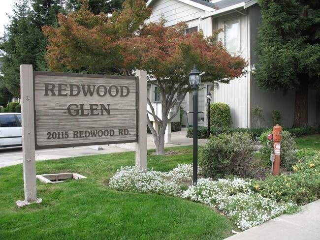 Building Photo - Redwood Glen Townhouse!  Totally remodeled!