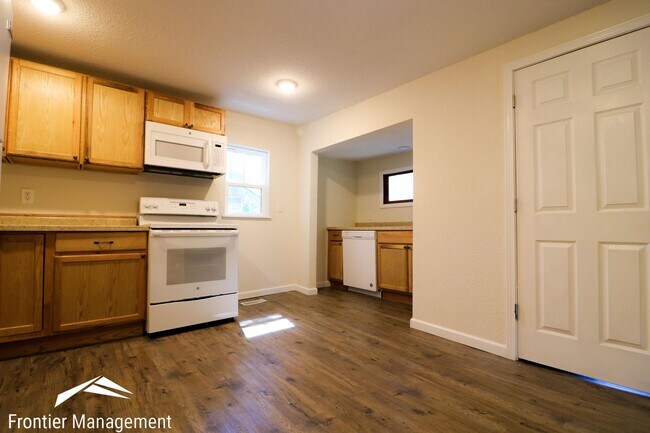 Building Photo - Recently Remodeled 3 Bedroom Farm Style Home!