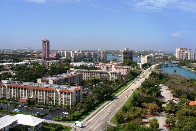 Building Photo - 951 De Soto Rd