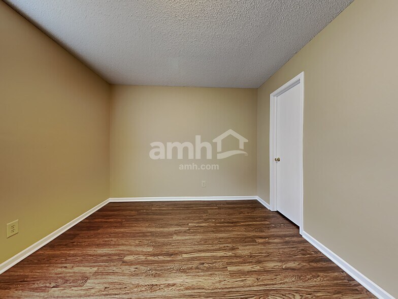 Building Photo - 786 Hickory Pine Dr