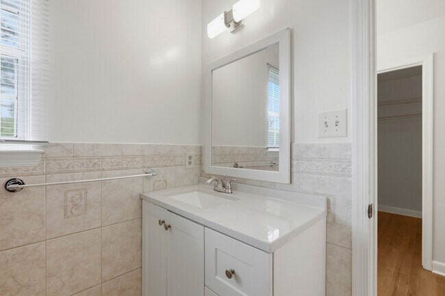 Building Photo - 7705 Seans Terrace