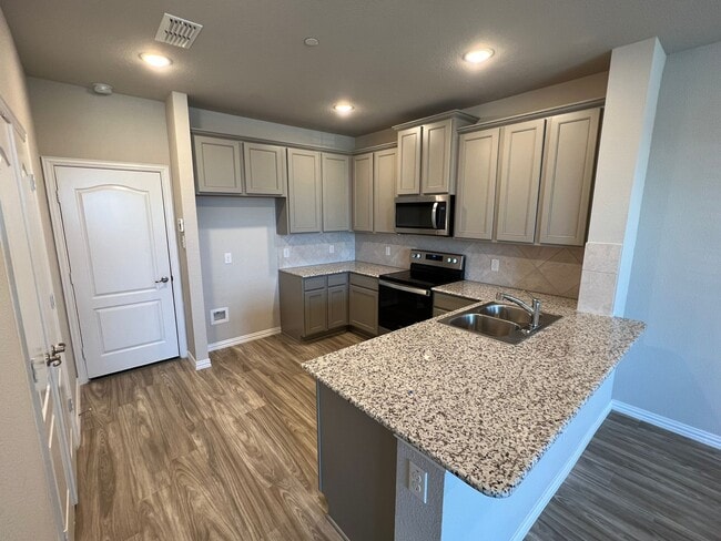 Kitchen - 1232 Alamo Dr