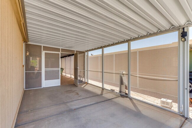 Building Photo - 10650 S Avenida Compadres