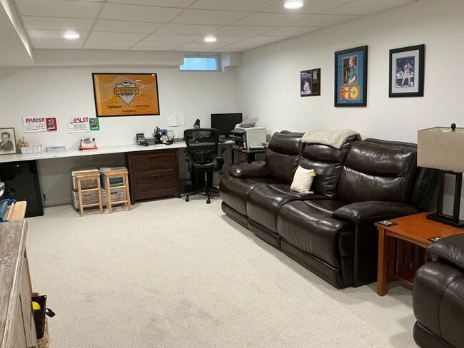Building Photo - Exceptional 2 bedroom Condo