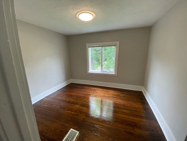 Building Photo - Fully Remodeled 3 Bed 1 Bath!!
