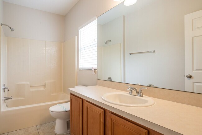 Building Photo - 1009 Dudley Dr