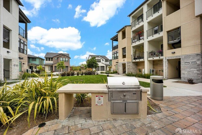Building Photo - 210 Waters Park Cir