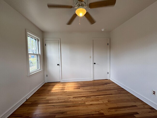 Building Photo - 404 Grubert Ave