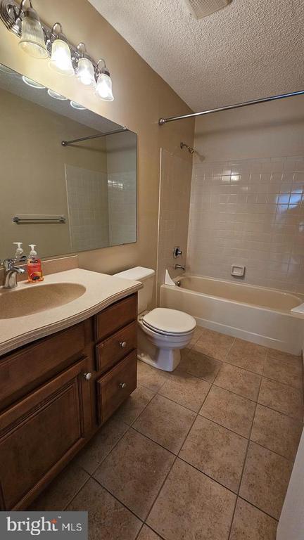 Building Photo - 39 Juniper Way