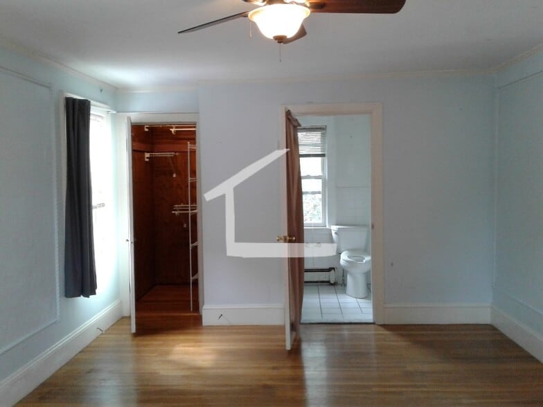 Building Photo - 116 Lake St