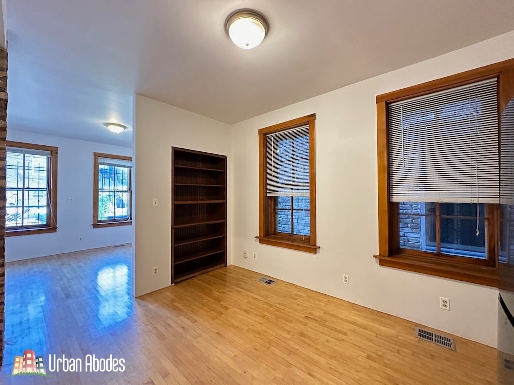 Building Photo - 1435 N Bosworth Ave