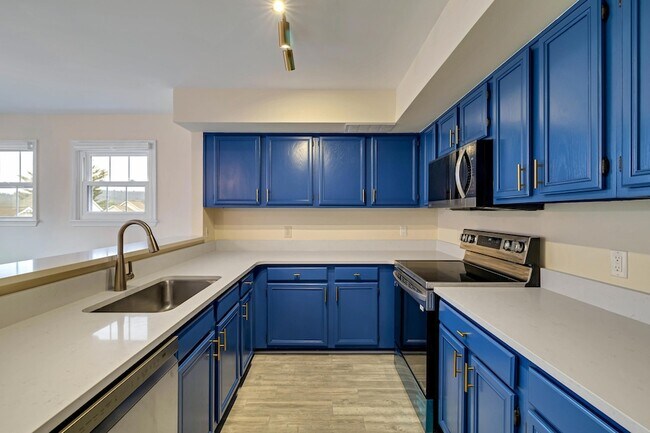 Building Photo - 212 Hawthorne Village Ct