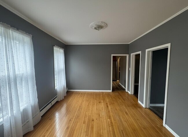 Building Photo - 125 Caroline Ave