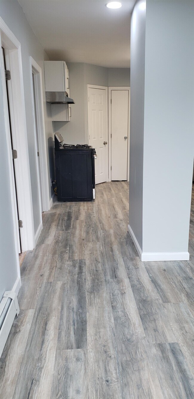 Building Photo - 29 E 16th St