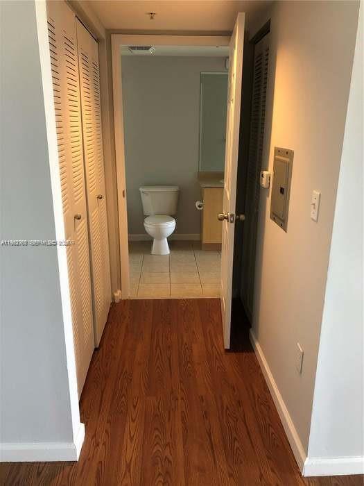 Building Photo - 1919 Van Buren St