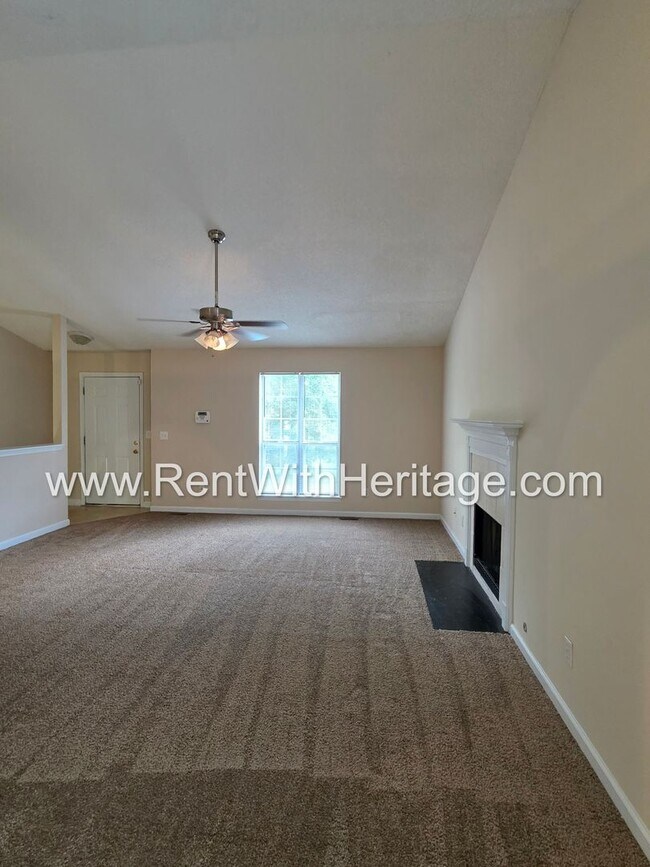 Building Photo - 6322 Hillview Ln