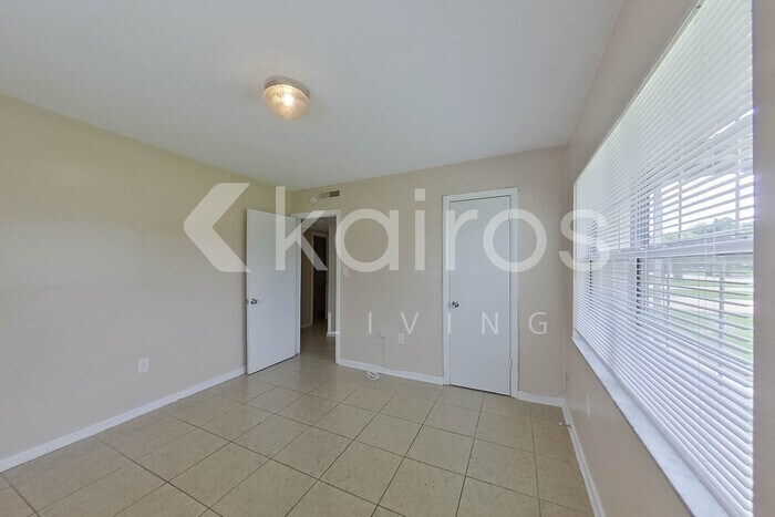 Building Photo - 2441 Healy Dr