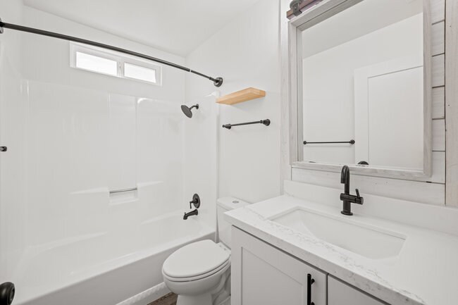 Building Photo - 257 Holiday Way
