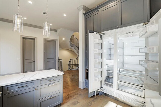 Building Photo - 1909 Revere St