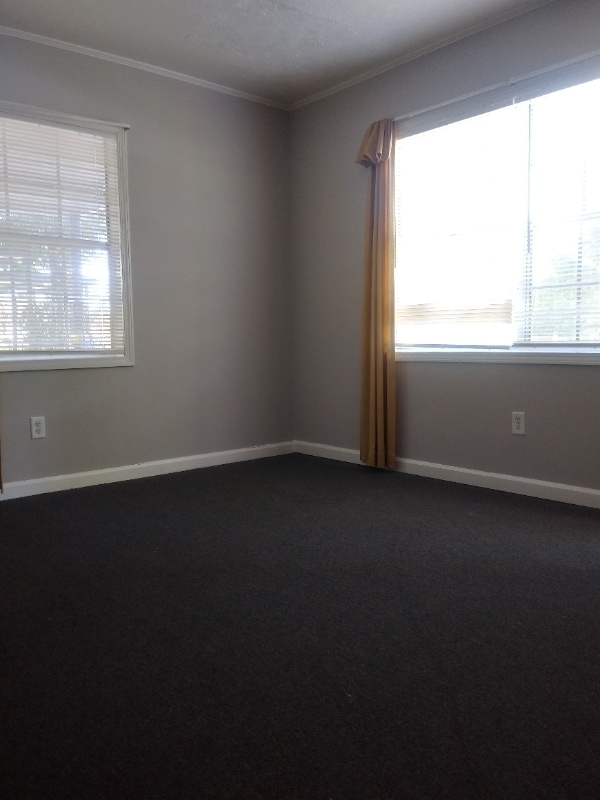 Building Photo - 1005 Maxham Rd