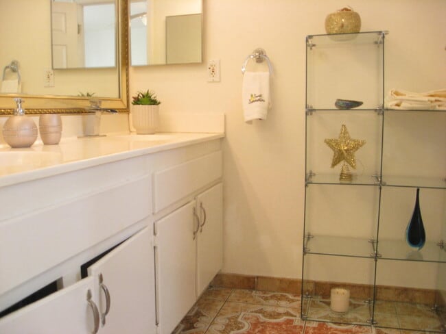 Building Photo - 9266 Cypress Ave