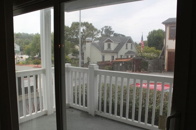 Building Photo - Downtown Cayucos Condo