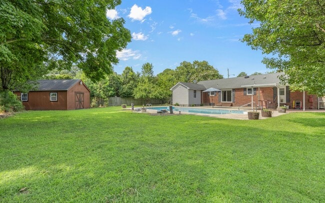 Building Photo - Rancher with a Pool