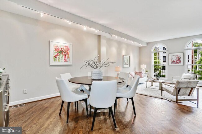 Building Photo - 3332 Dent Pl NW