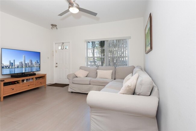 Building Photo - 7818 Dixie Beach Cir