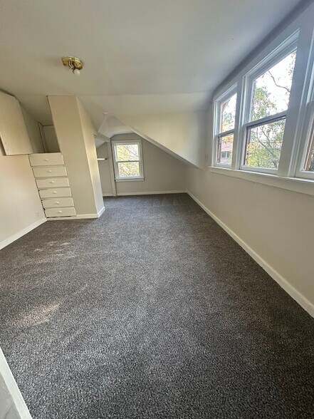 Building Photo - 11625 NW Thompson Rd