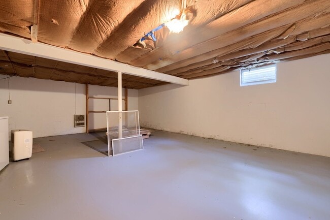 Building Photo - 131 Highview Dr