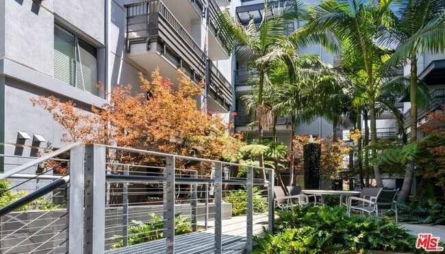 Building Photo - 629 Traction Ave