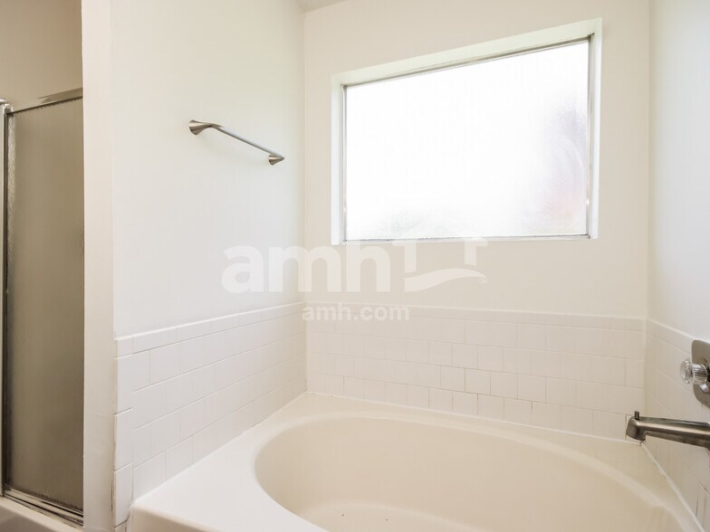 Building Photo - 13318 Hilltop Cir
