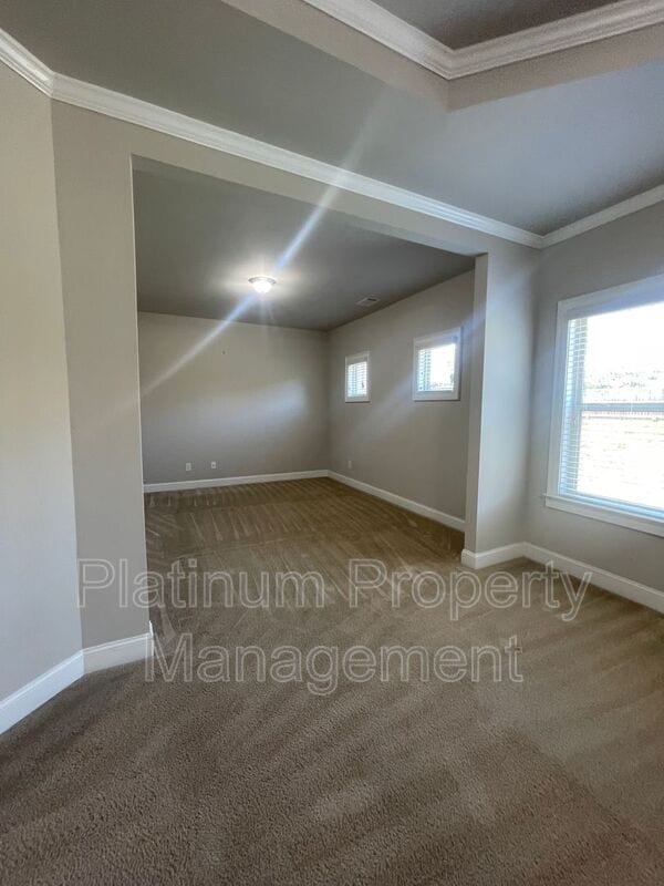 Building Photo - 5180 Mirror Lake Dr