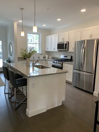 Building Photo - 7 E Dexter Ave