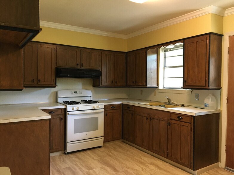 Building Photo - 5629 Cross Timbers Dr