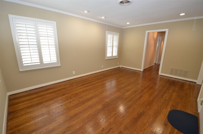 Building Photo - 4009 Nenana Dr
