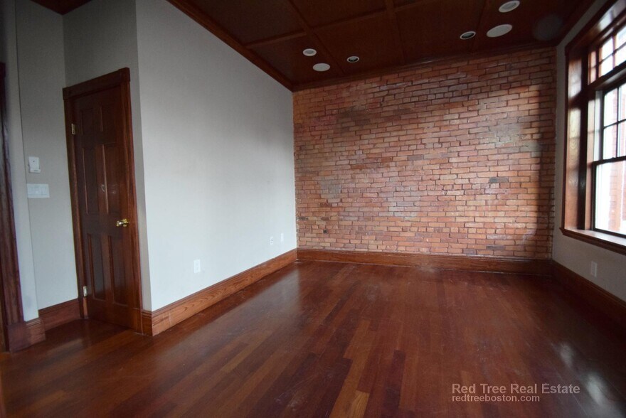 Building Photo - 9 Strathmore Rd
