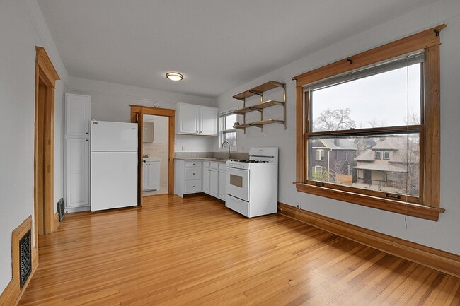 Building Photo - $1,475, 1 bed, 1 bath located in Denver