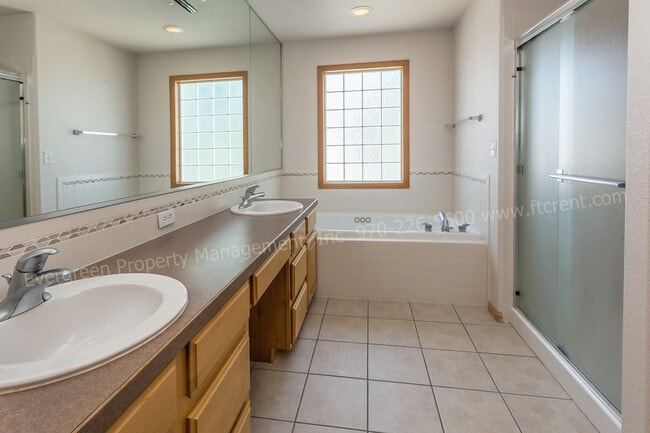 Building Photo - Fantastic 3 Bedroom, 2 bath Condo in SE Fo...