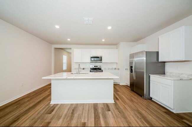 Building Photo - 7912 Majestic Palms Ct