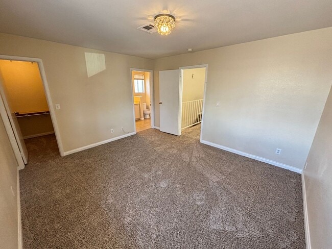 Building Photo - Spacious 3BED/3BATH Two story home located...