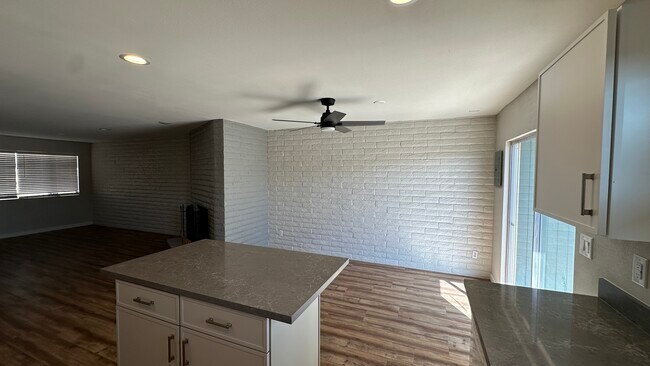 Building Photo - 2808 S Mill Ave