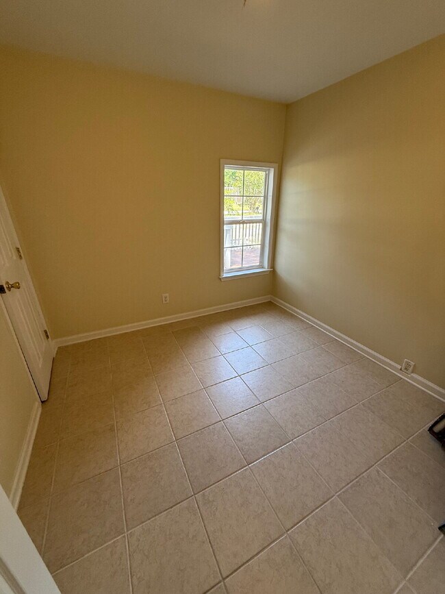 Building Photo - Nice 5 bedroom , 3 bath home located in Mobile.  $75 per applicant