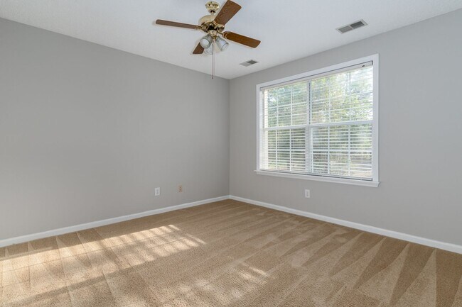 Building Photo - Looking for your dream home in a peaceful ...