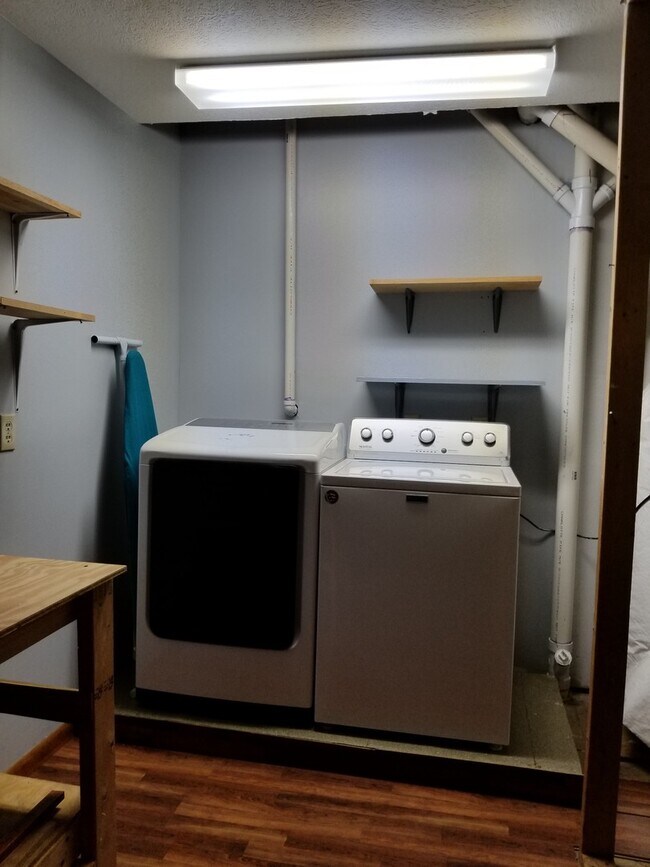 Building Photo - Great 3 bed 2 bath home!! AVAILABLE AUGUST 2027!